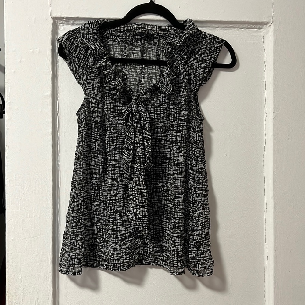 Banana Republic ruffle neckline top with bow